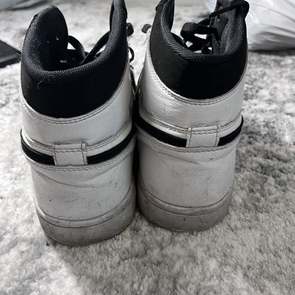 Size‎ 9.5M - Jordan 1 Mid SE Diamond No Box - Picture 3 of 6
